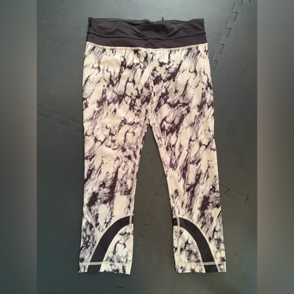 Lululemon athletic leggings. Size 6